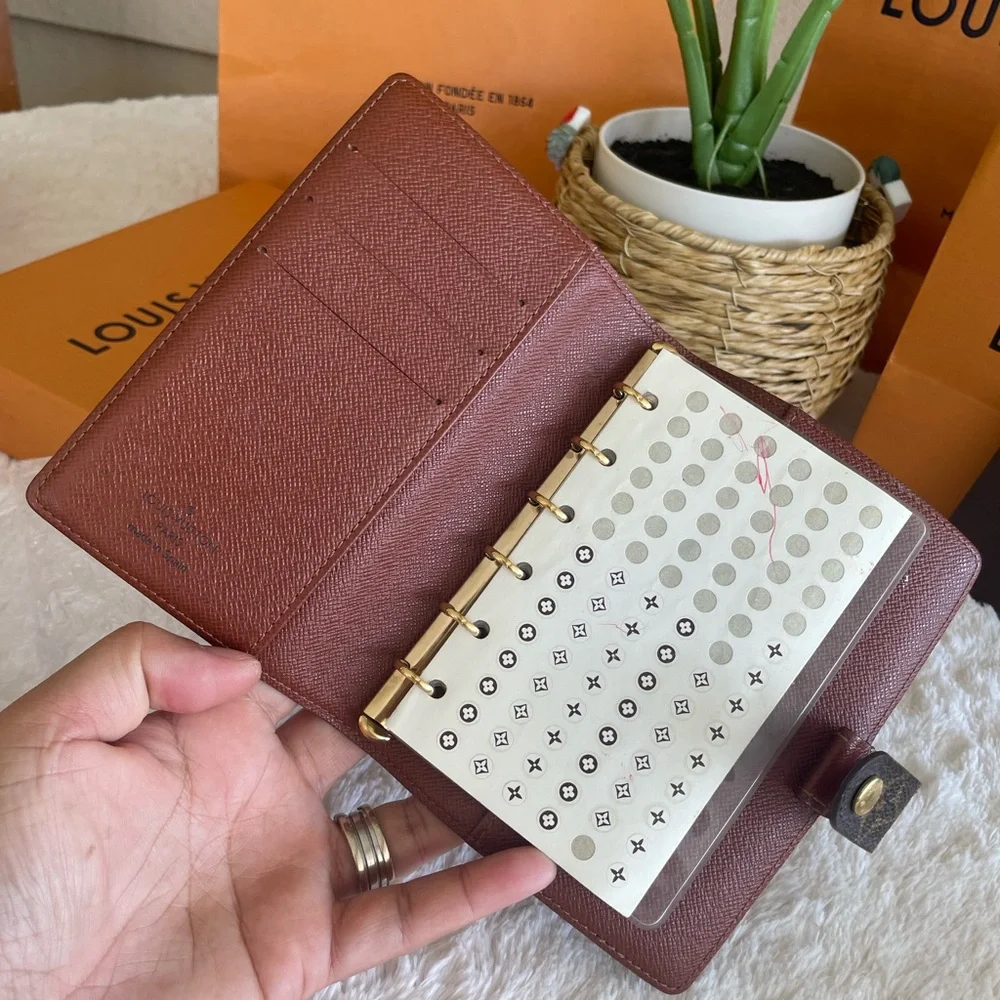 Louis Vuitton agenda pm size🤎🤎🤎🤎💜💜💜